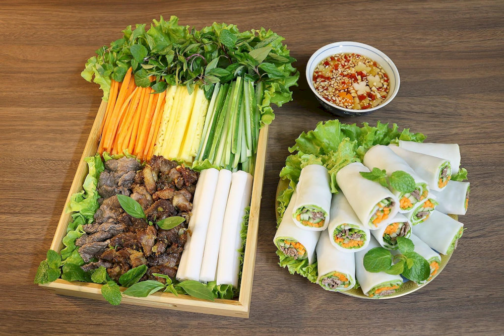 Pho cuon with tender beef and crunchy vegetables 